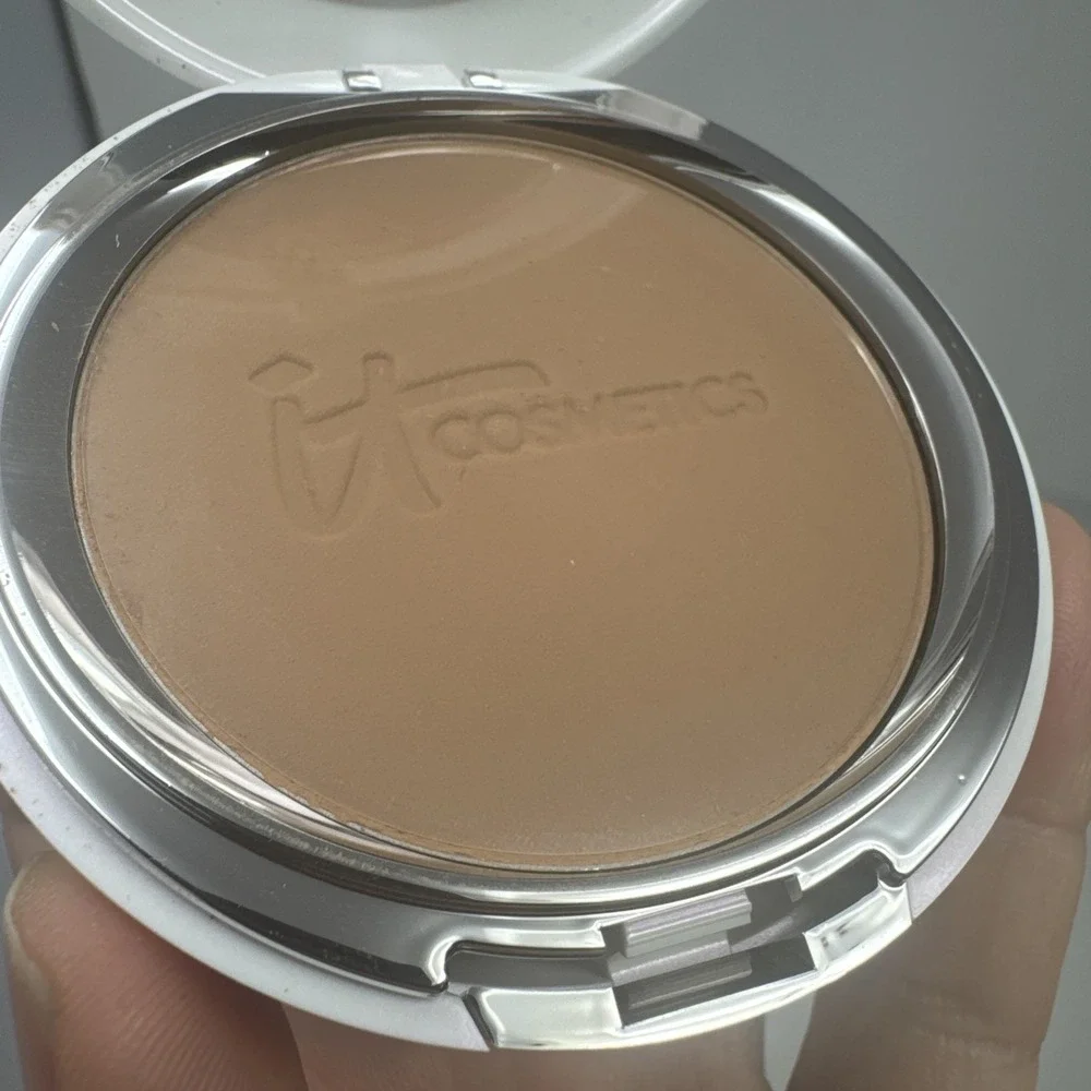 It‎ Cosmectics Celebration Anti-Aging Foundation Illumination DEEP 0.30 oz